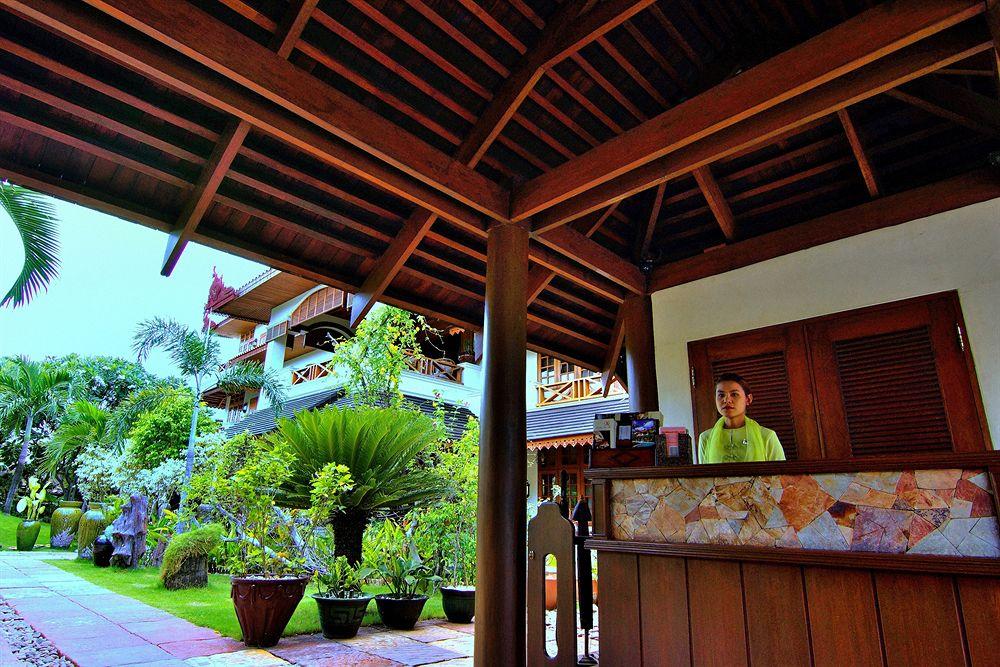 Vista Lobby Hotel By The Red Canal