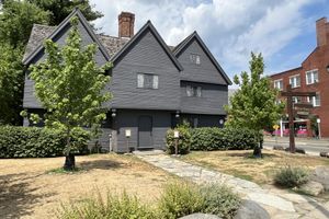 Actividad - The Legacy of Witches: Salem Day Tour from Boston