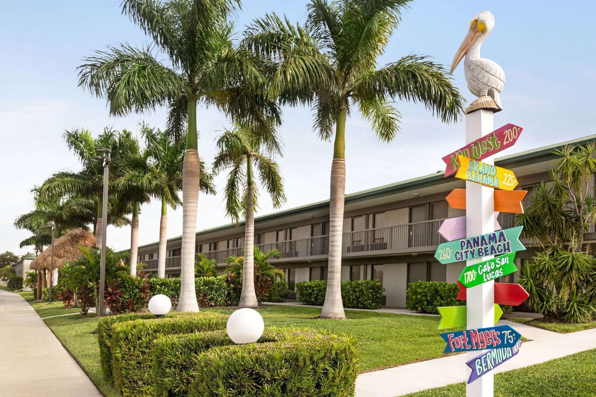 Vista Exterior Ramada by Wyndham Sarasota Waterfront