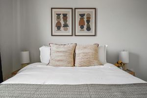 Alquiler Vacacional - *NEW* Rosenthal Restful Retreat | Hot Tub • King Bed • AC • Garage • Near WEM