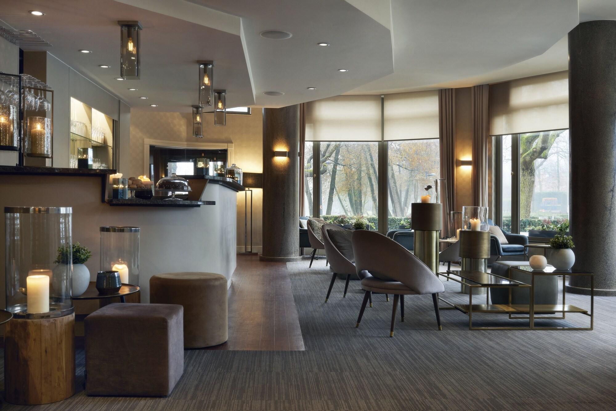 Bar/Salón M Hotel - Different Hotels