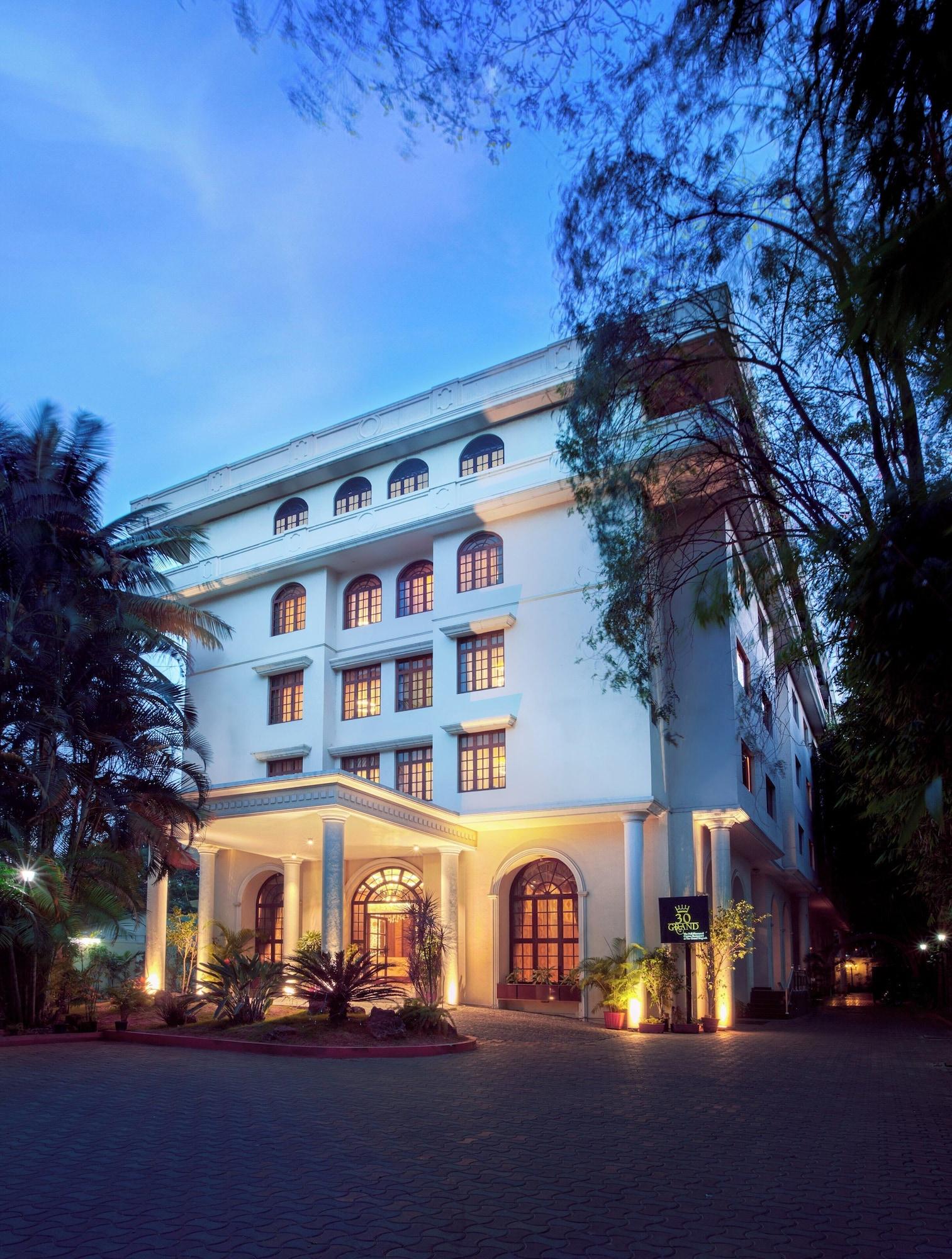 Vista Exterior The Grand Magrath Hotel
