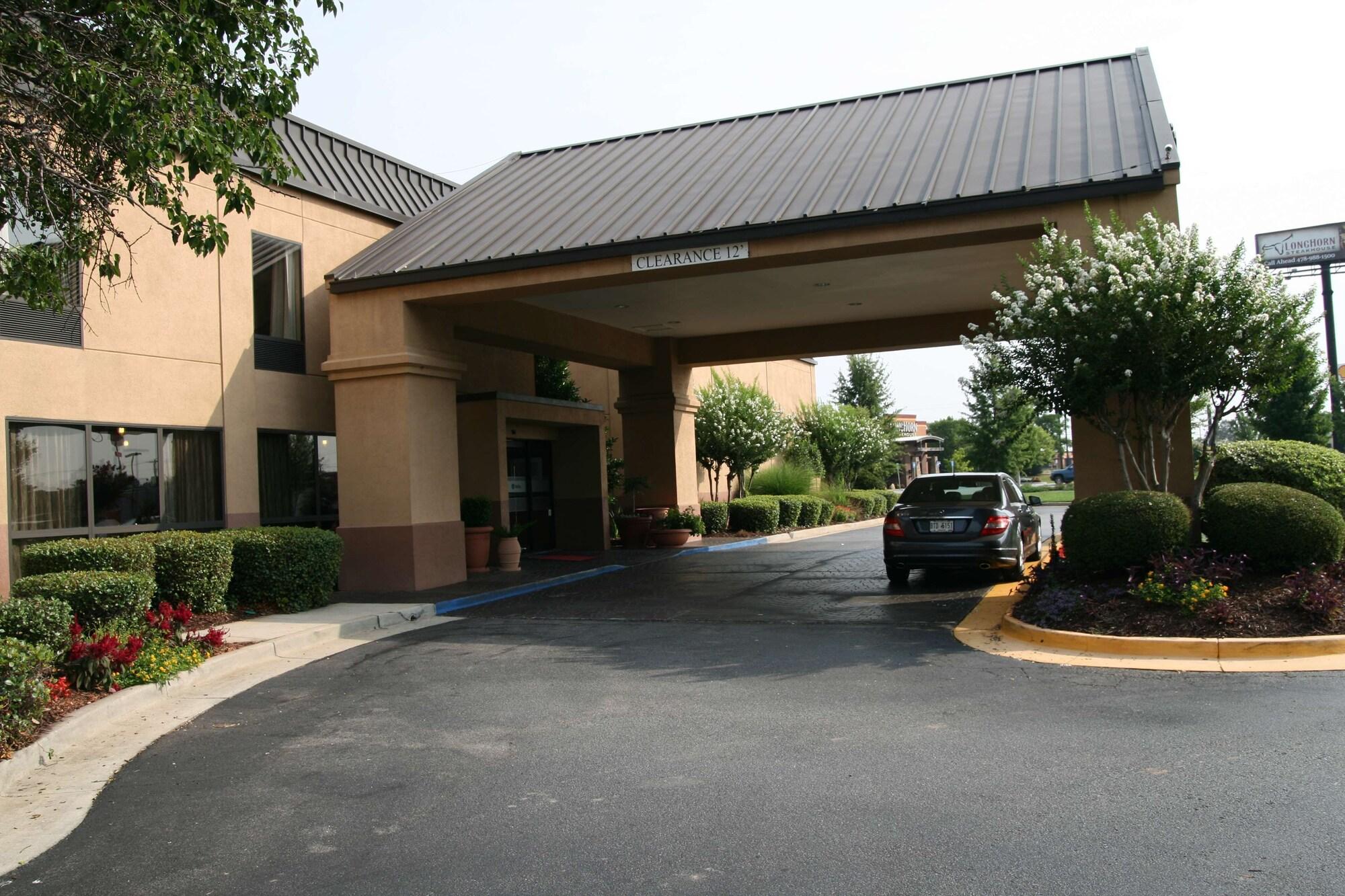 Vista Exterior Hampton Inn Perry