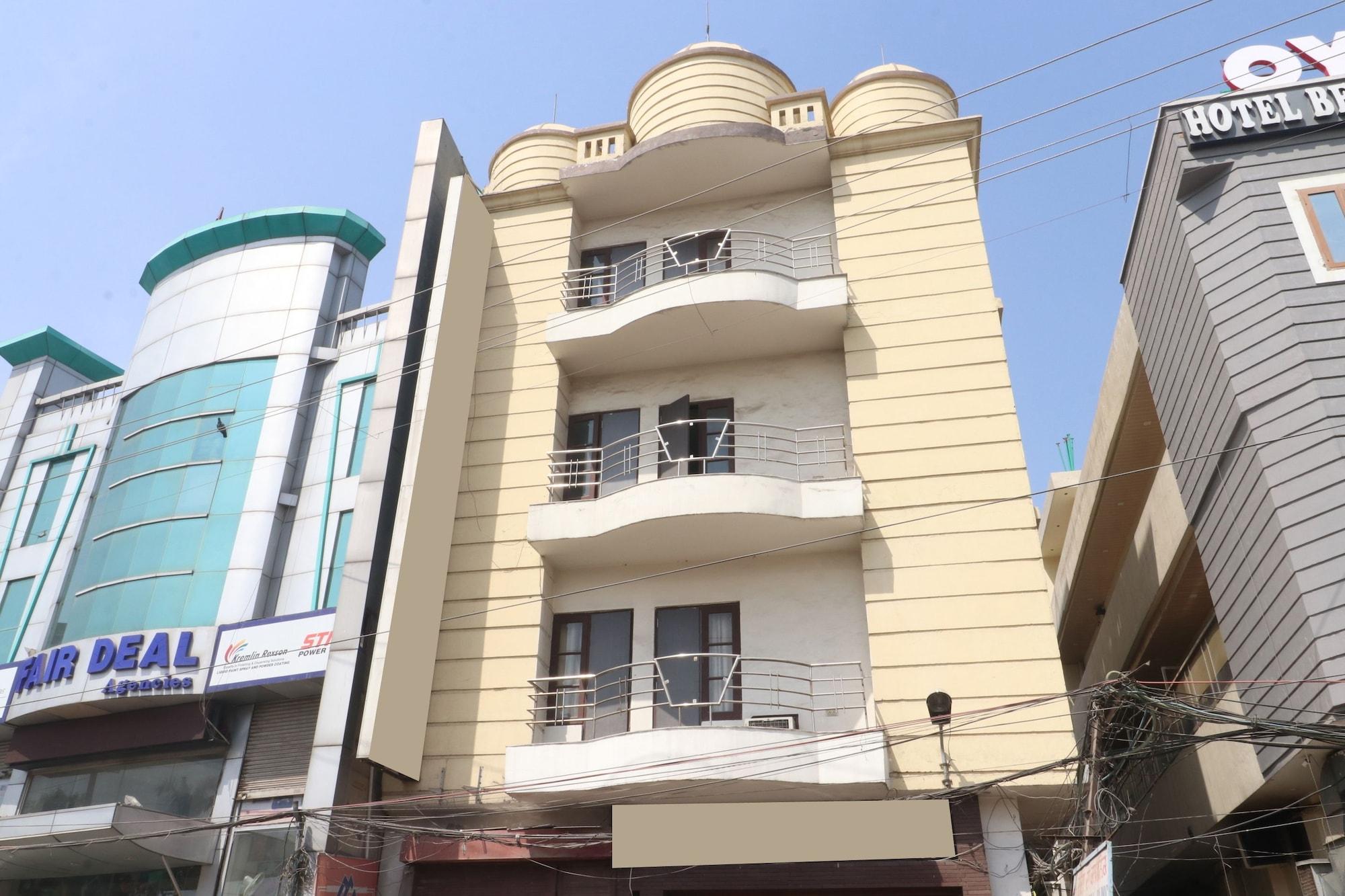 Vista Exterior OYO 36231 Hotel New York Inn