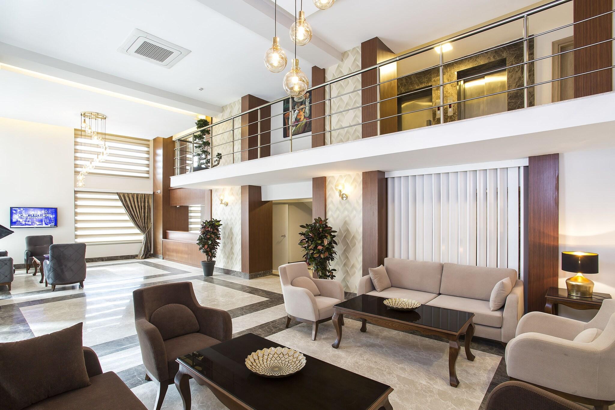 Vista Lobby Perla Arya Hotel