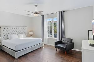 Alquiler Vacacional - Vista Cay 4BR Condo w/ Balcony & Foosball Fun