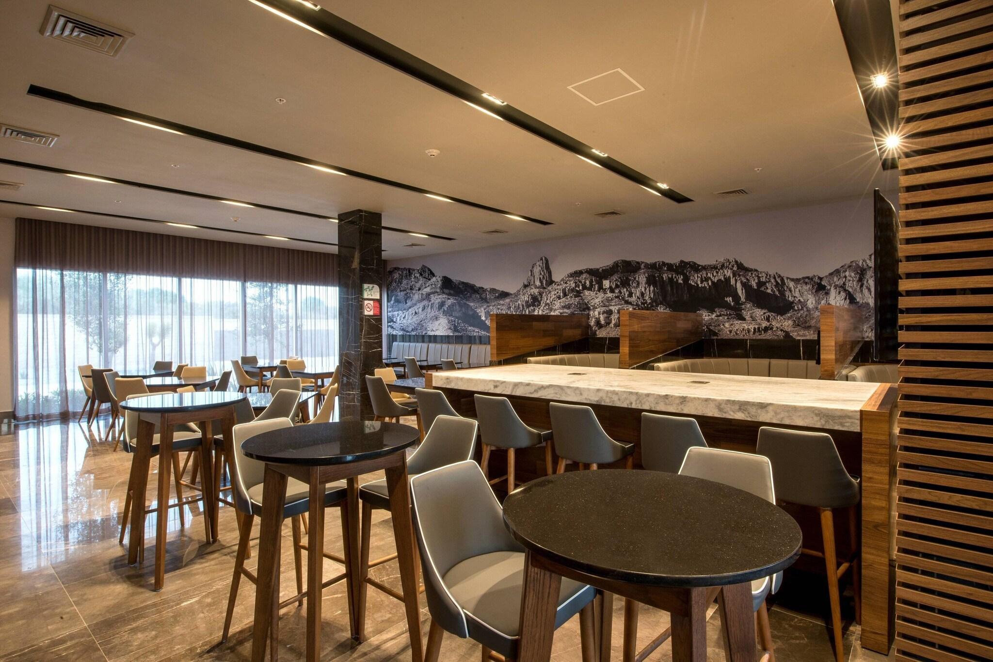 Restaurant Courtyard by Marriott San Luis Potosi, Los Lagos