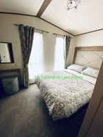 Alojamiento - LAKESIDE 3-bedroom holiday home with HOT TUB