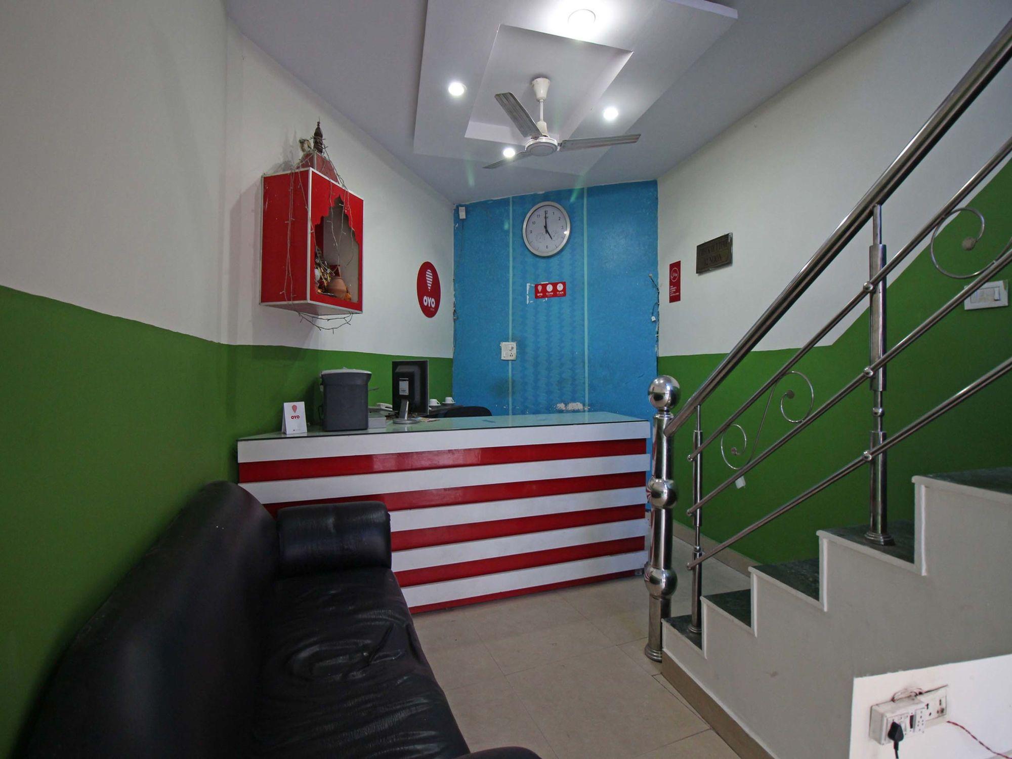 Vista Lobby OYO 4073 Hotel Esskay