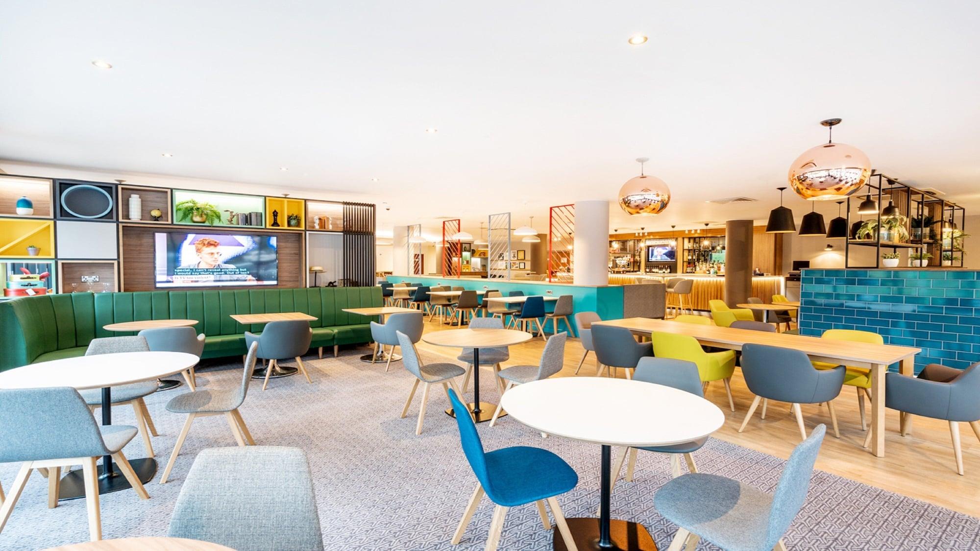 Restaurant Holiday Inn London - Luton Airport by IHG