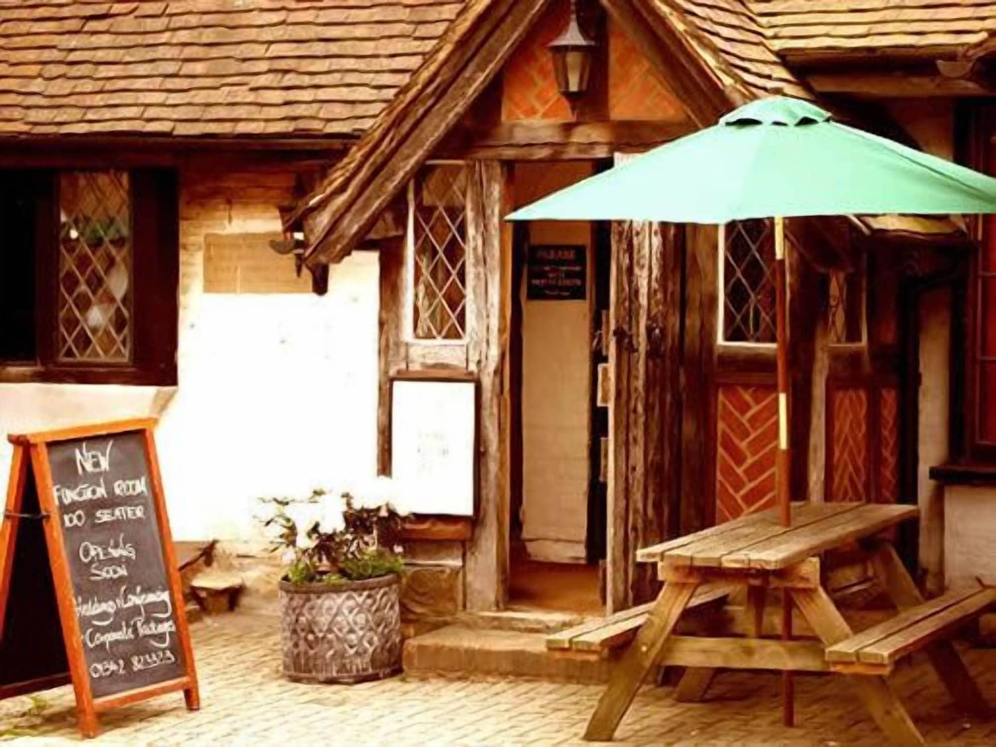 Vista Exterior Chequers Inn Hotel
