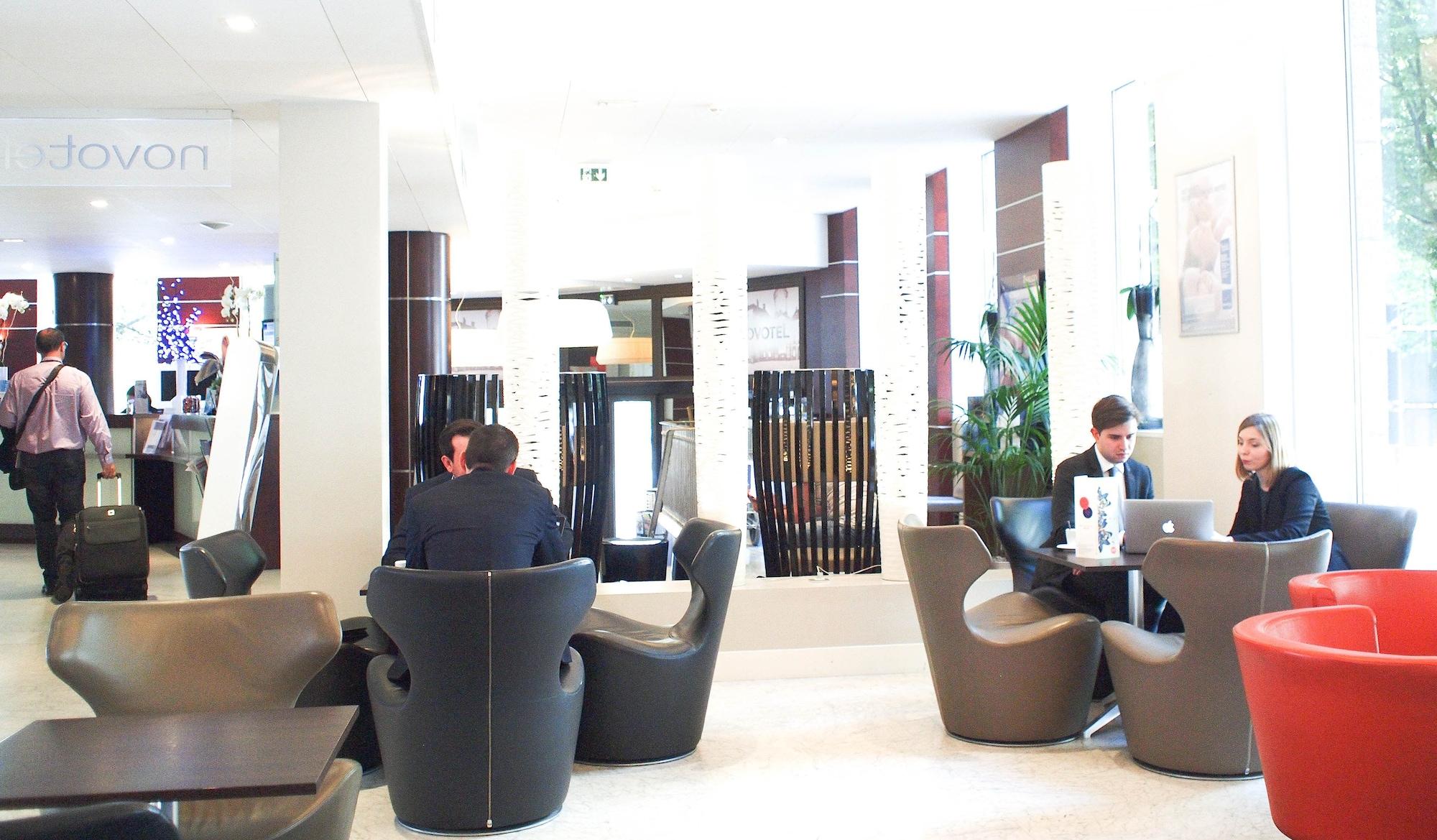Vista Lobby Novotel Spa Rennes Centre Gare