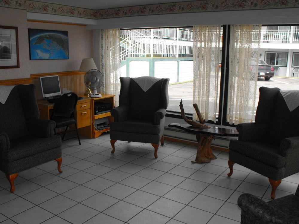 Vista Lobby The Villager Inn