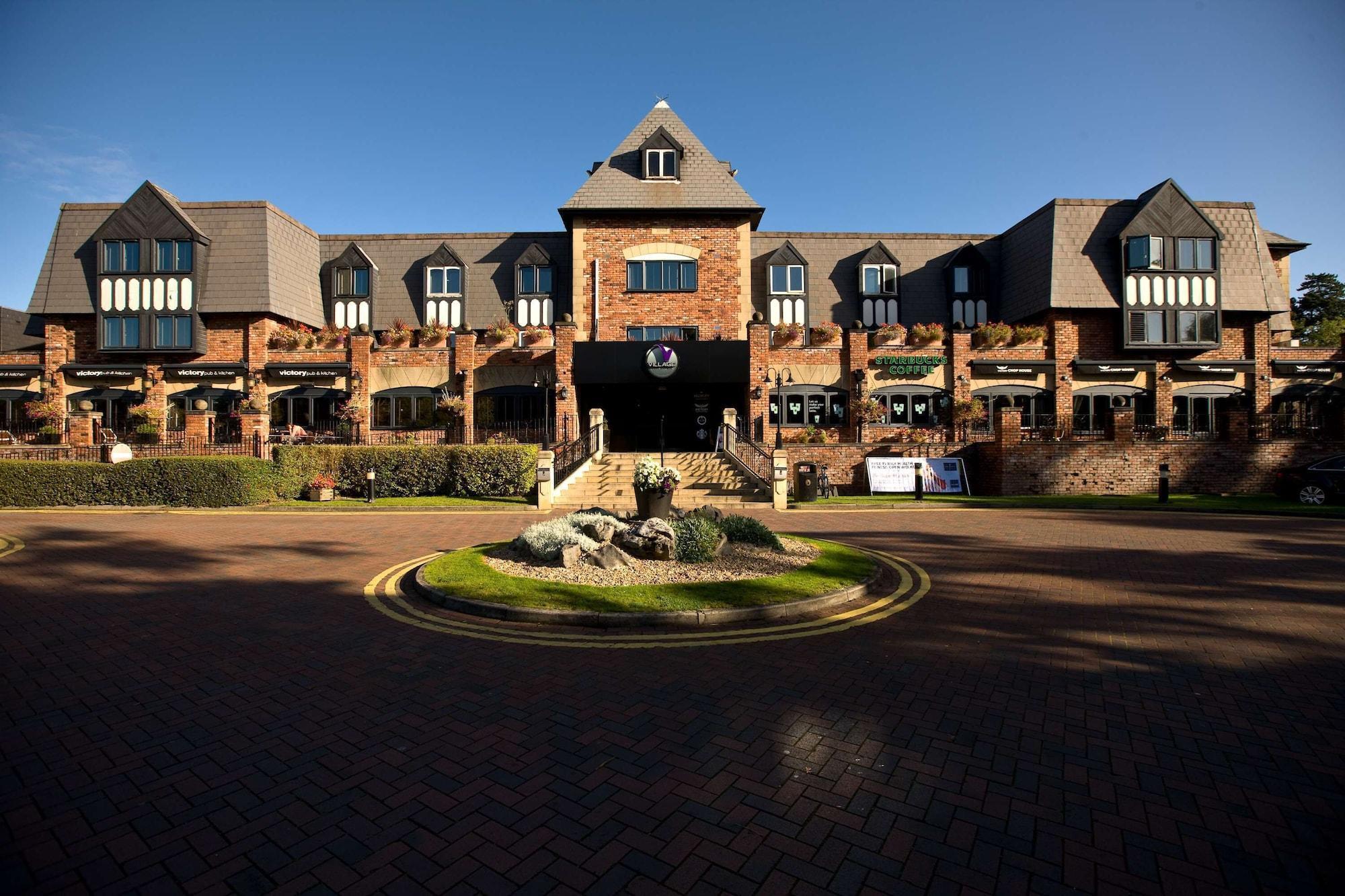 Vista Exterior Village Hotel Manchester Cheadle