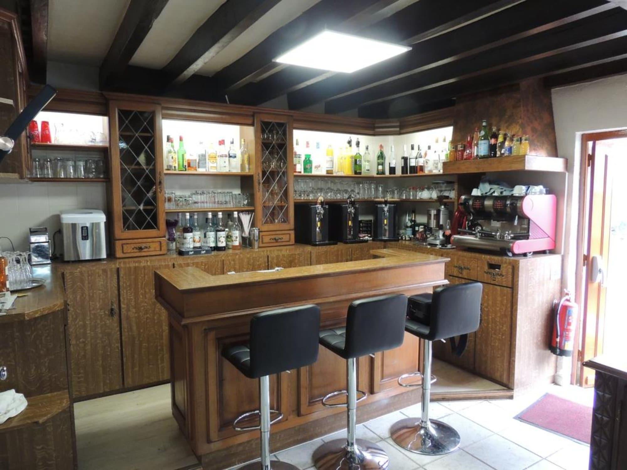 Bar/Salón Le Lanthenay