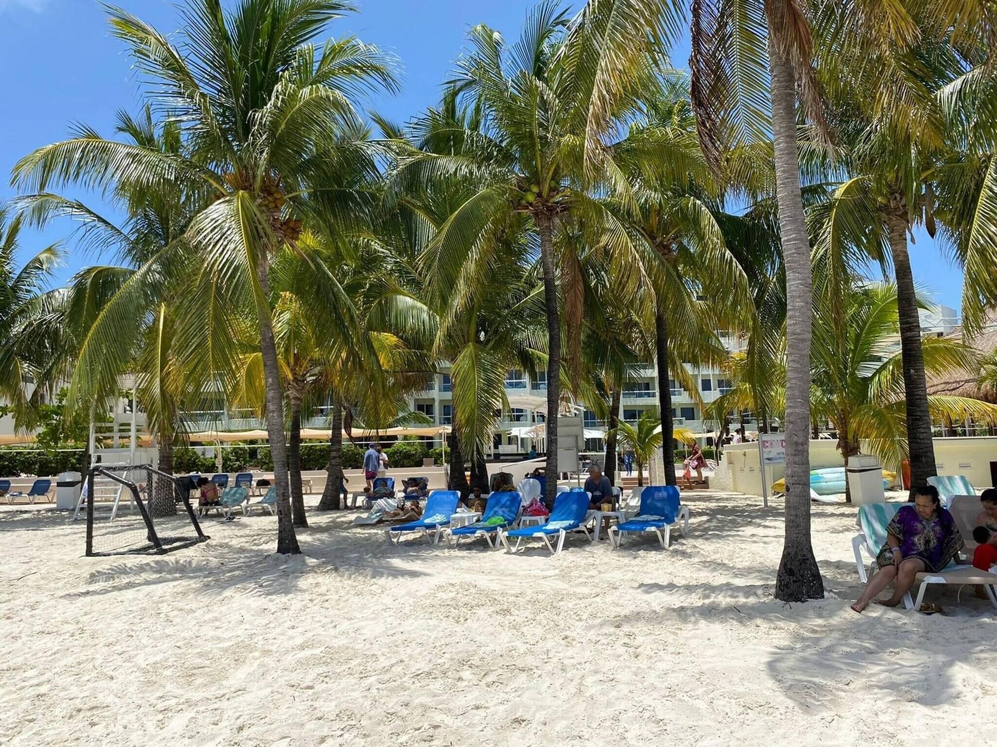 Playa Room in Guest Room - Studio 502 Inside Cancun Resort