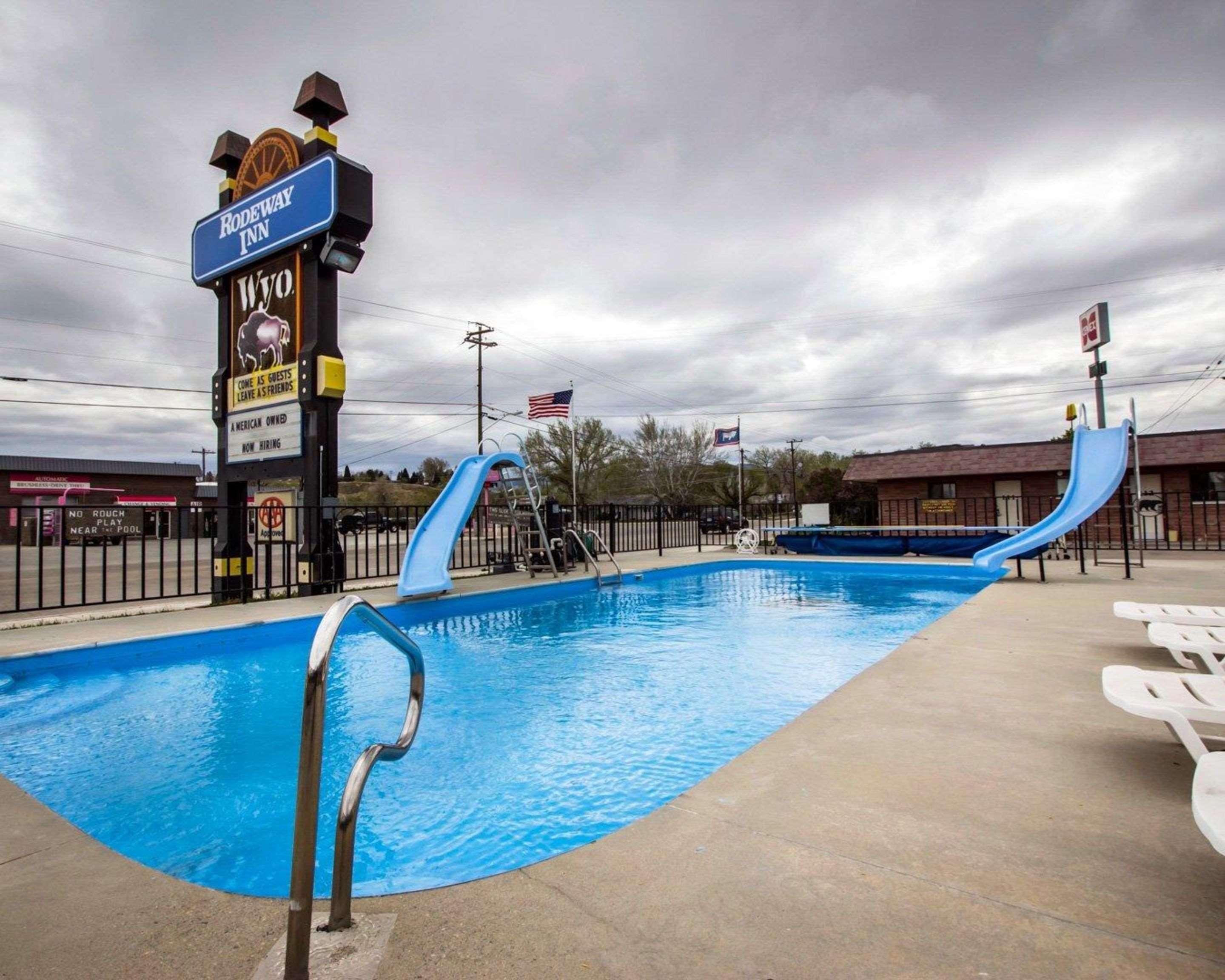 Vista Piscina Rodeway Inn Buffalo