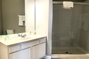 Alquiler Vacacional - 301 - Super Clean & Beautiful. Pools, Gym, Lake