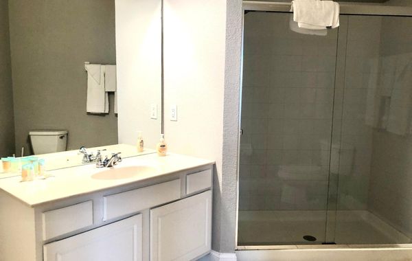 301 - Super Clean & Beautiful. Pools, Gym, Lake - Hoteles en Universal Area de Orlando