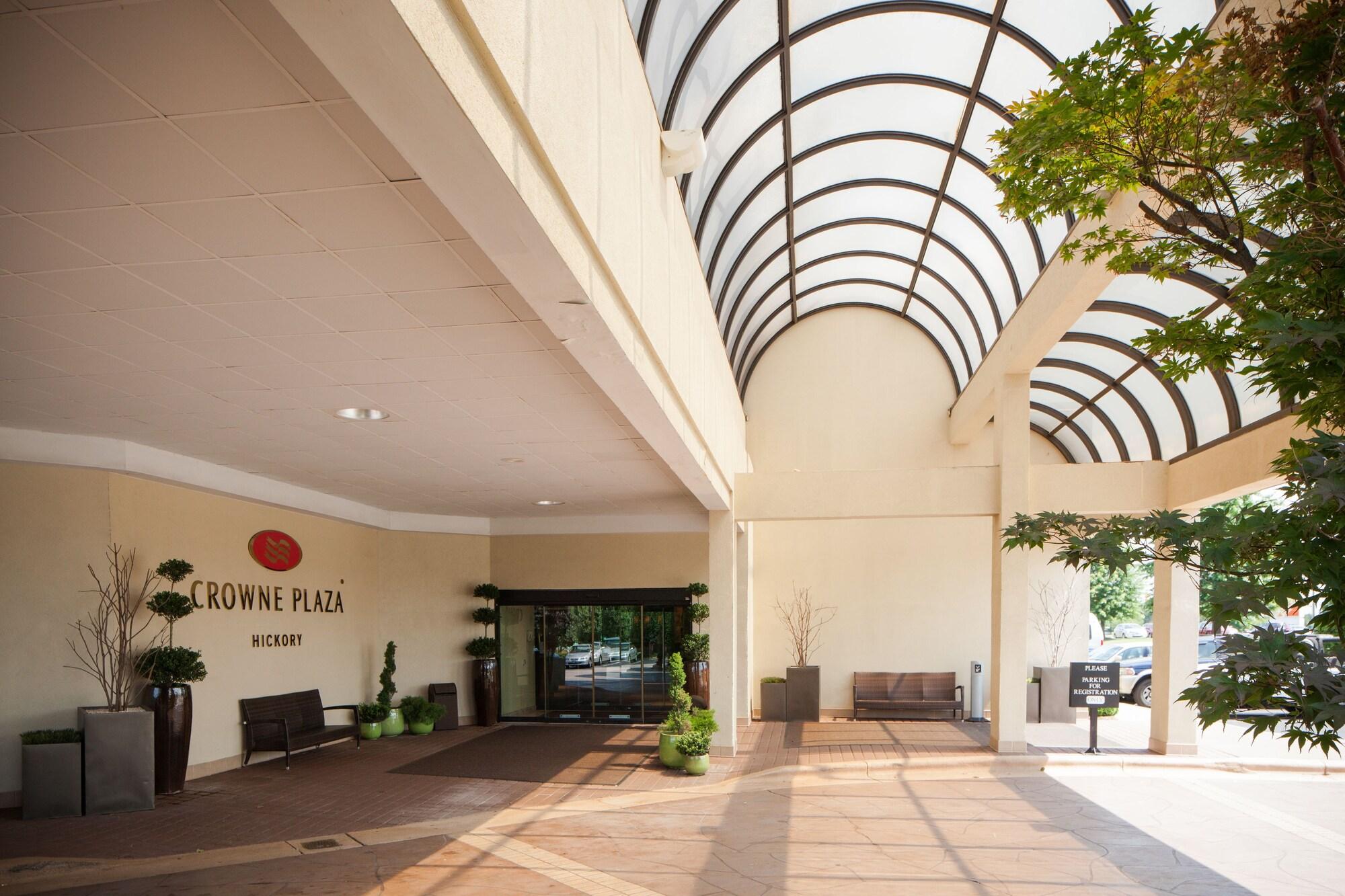 Vista Exterior Crowne Plaza Hotel Hickory by IHG