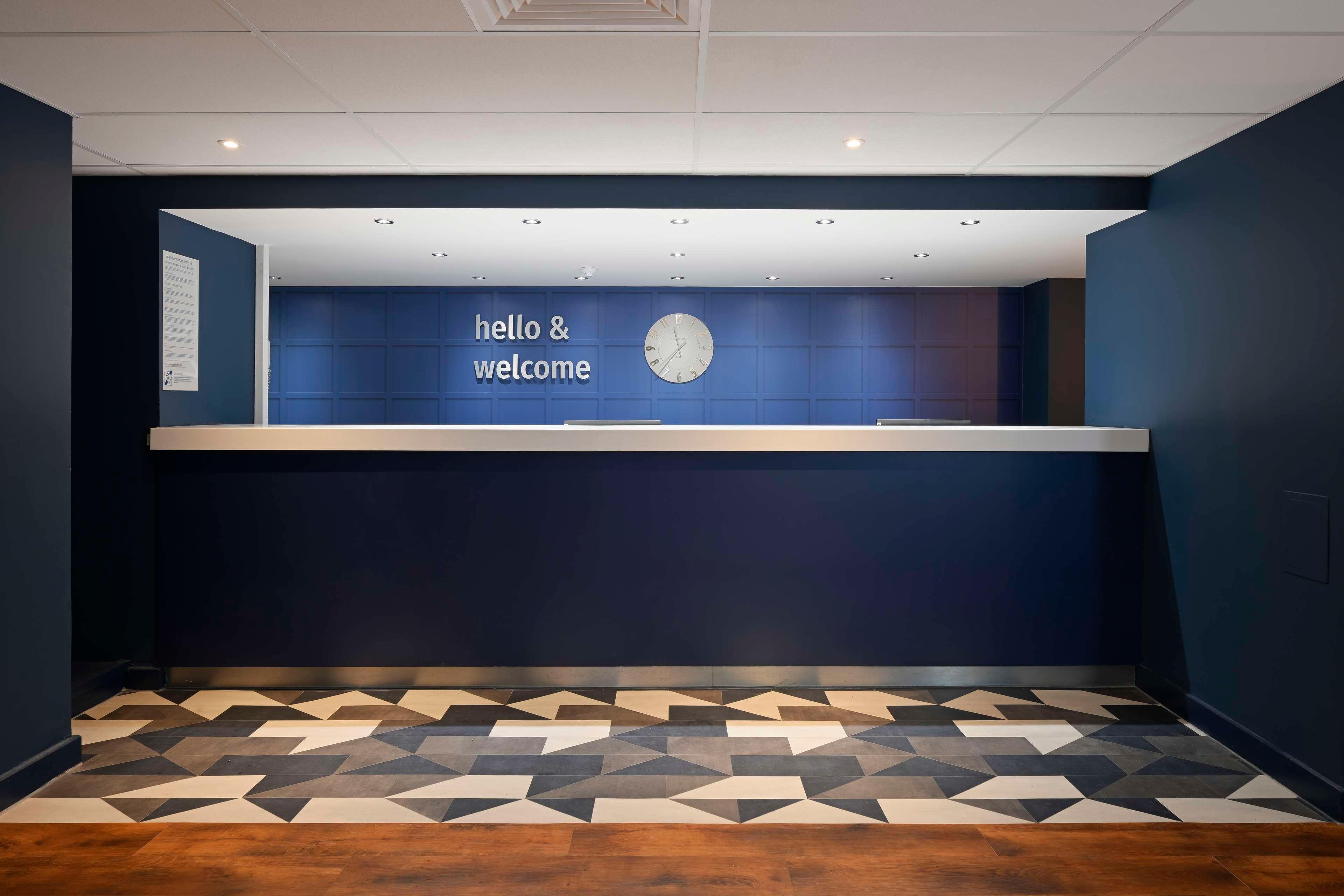 Vista Lobby Travelodge Edinburgh Central
