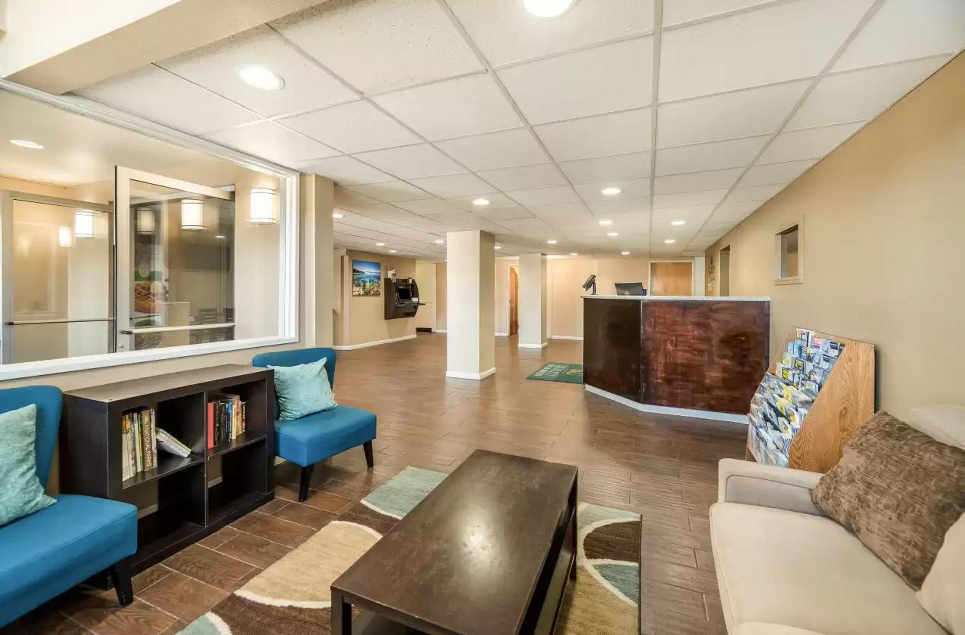 Vista Lobby Quality Inn & Suites near NAS Fallon