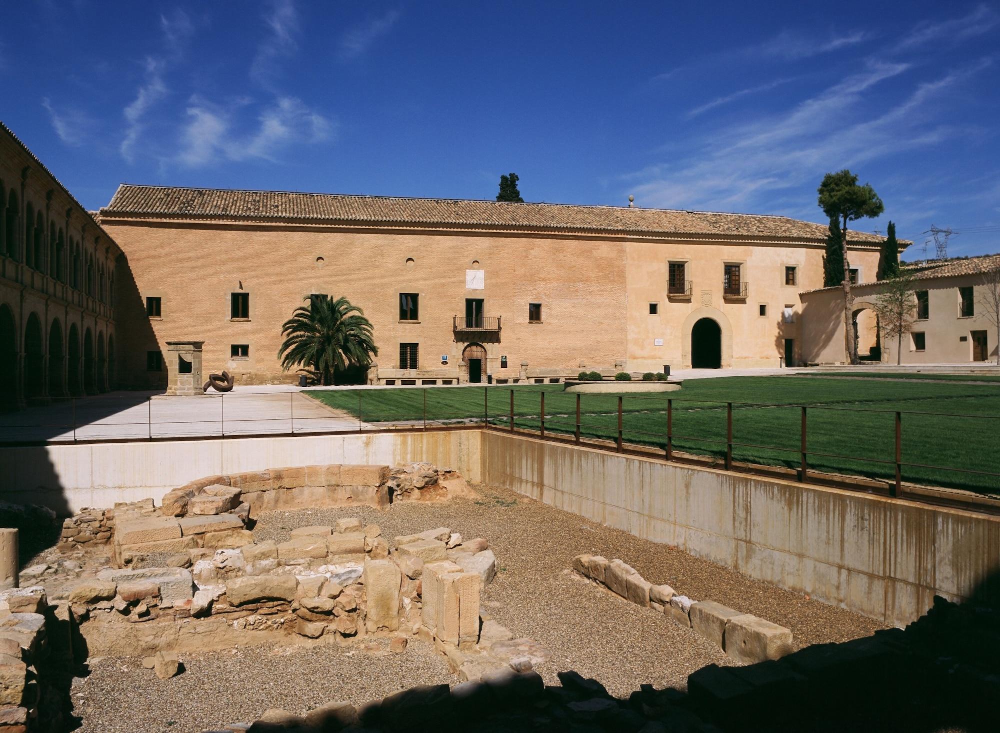 Vista Exterior Hospedería del Monasterio de Rueda