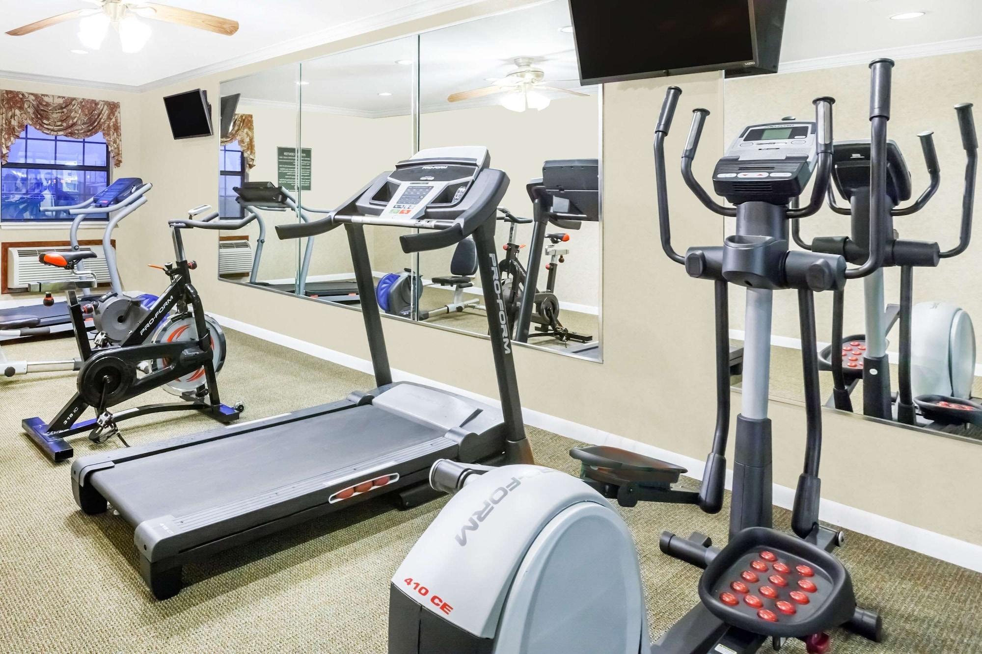 Gimnasio Super 8 by Wyndham Searcy AR