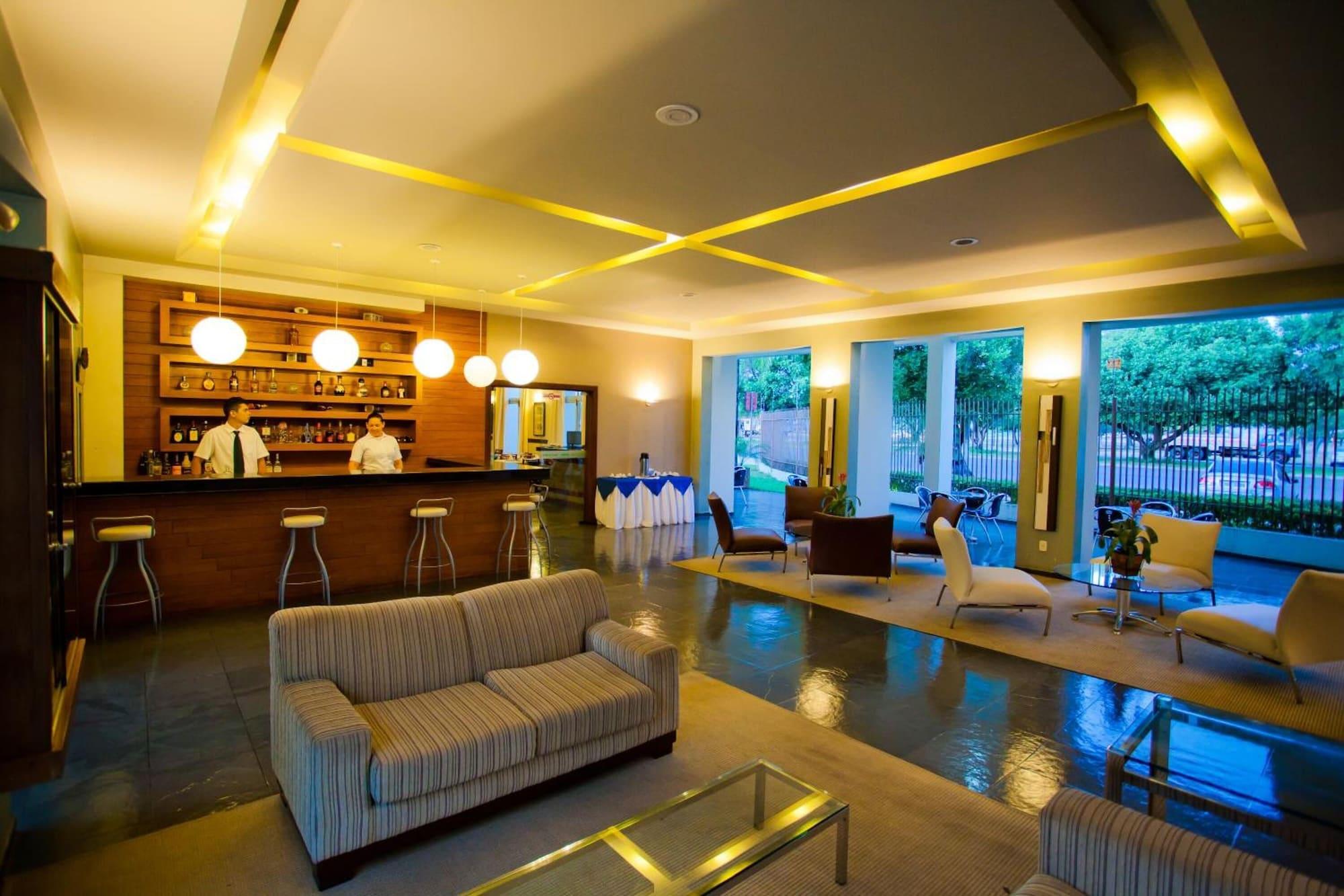 Vista Lobby Aipana Plaza Hotel