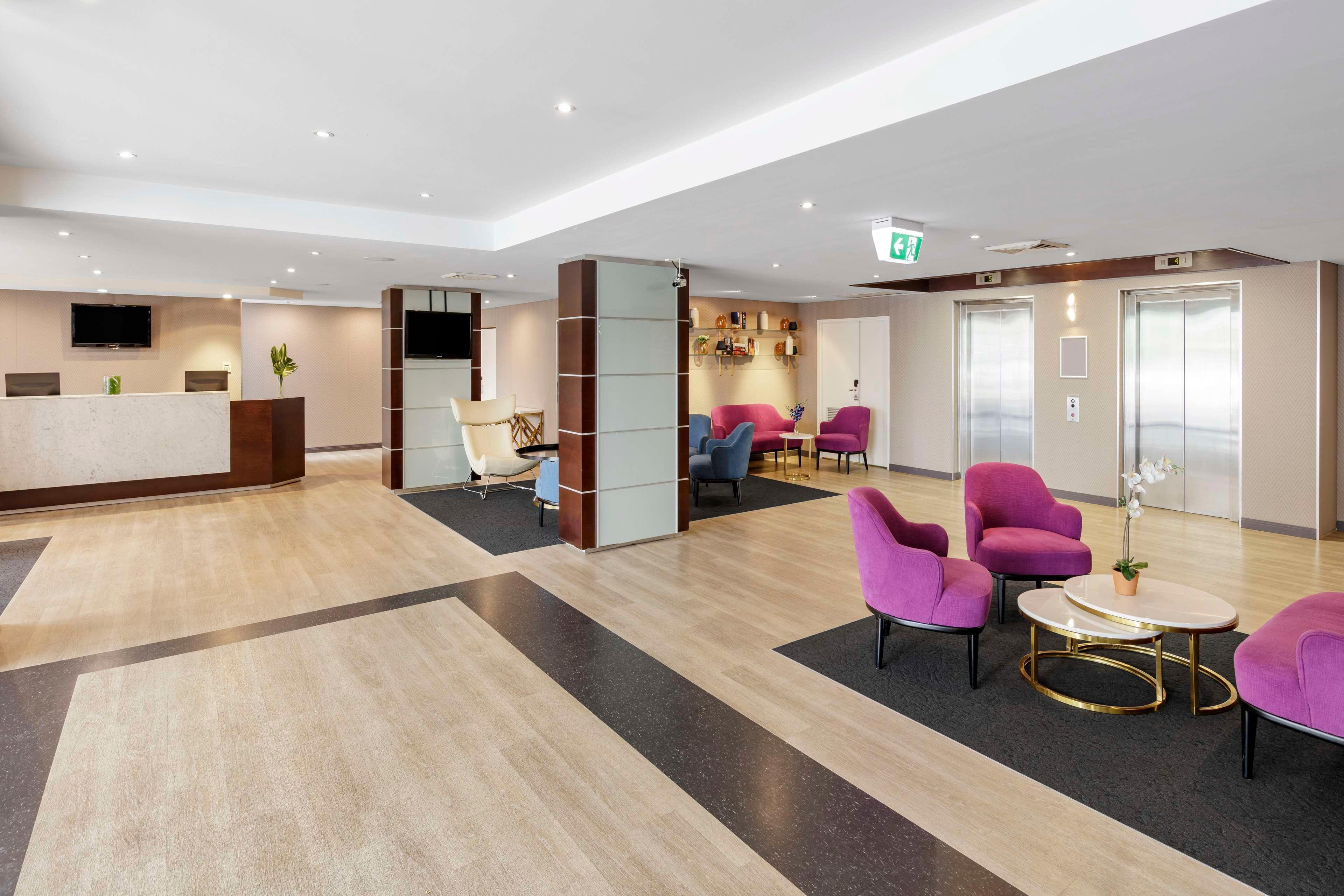 Vista Lobby Oaks Sydney North Ryde Suites
