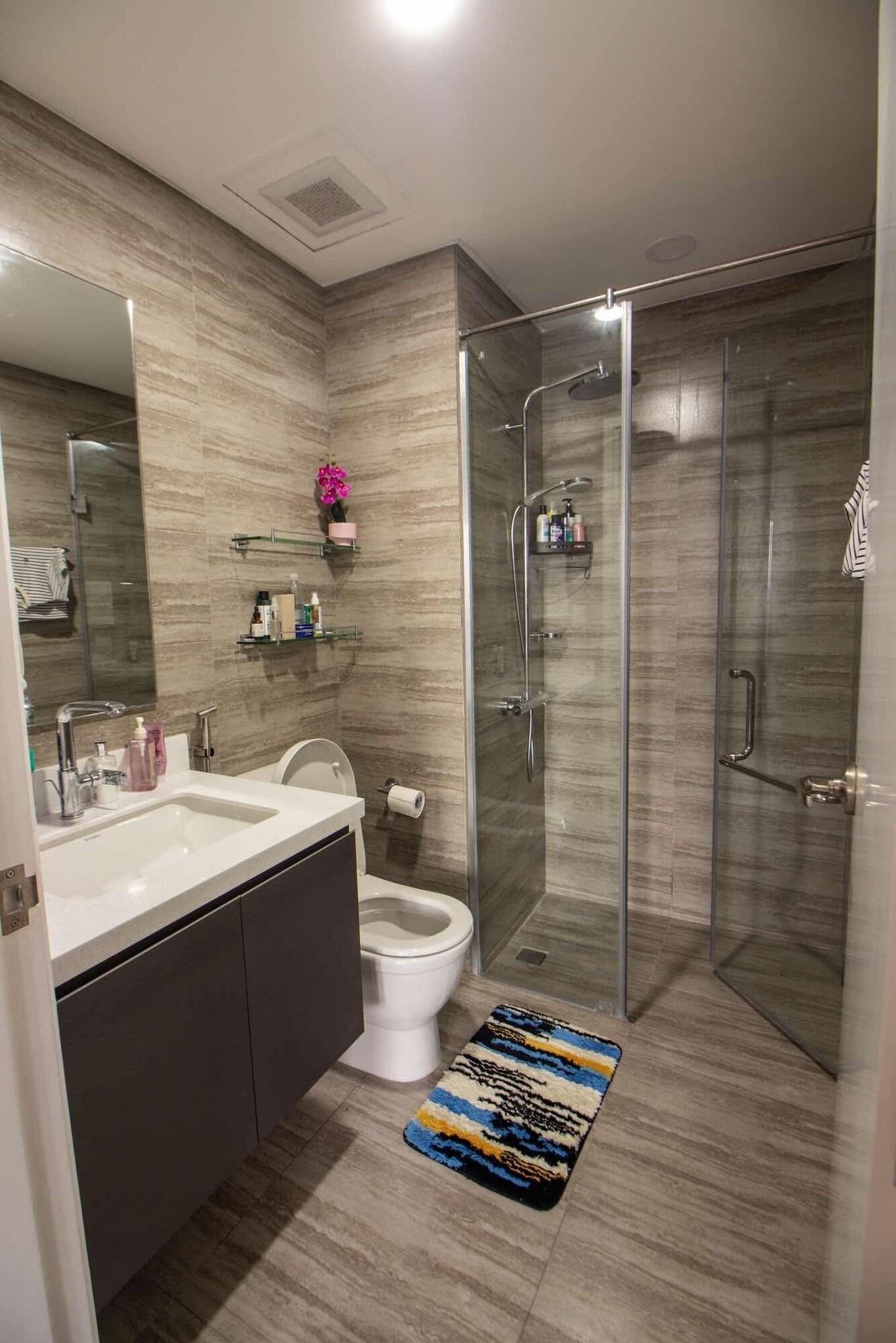 Equipamiento de Habitación Century Spire Condominium