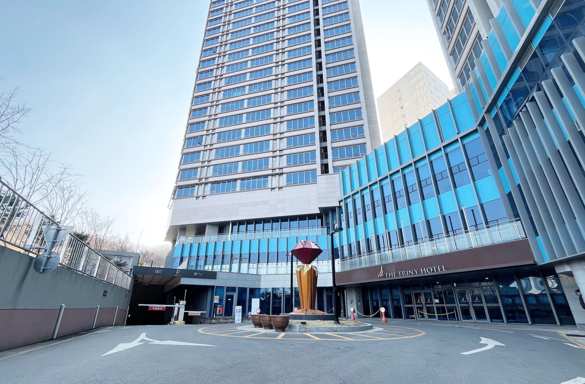 Vista Exterior Yongin Triny Hotel