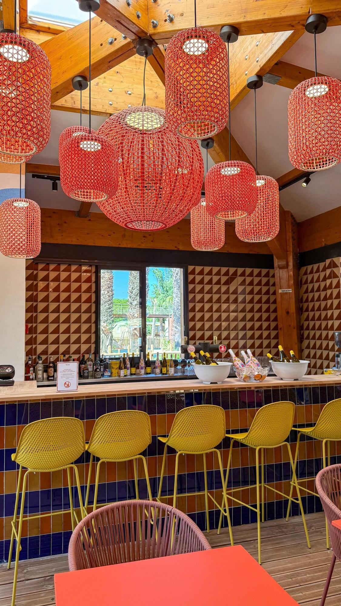 Varios Domaine du Pas Del Fang