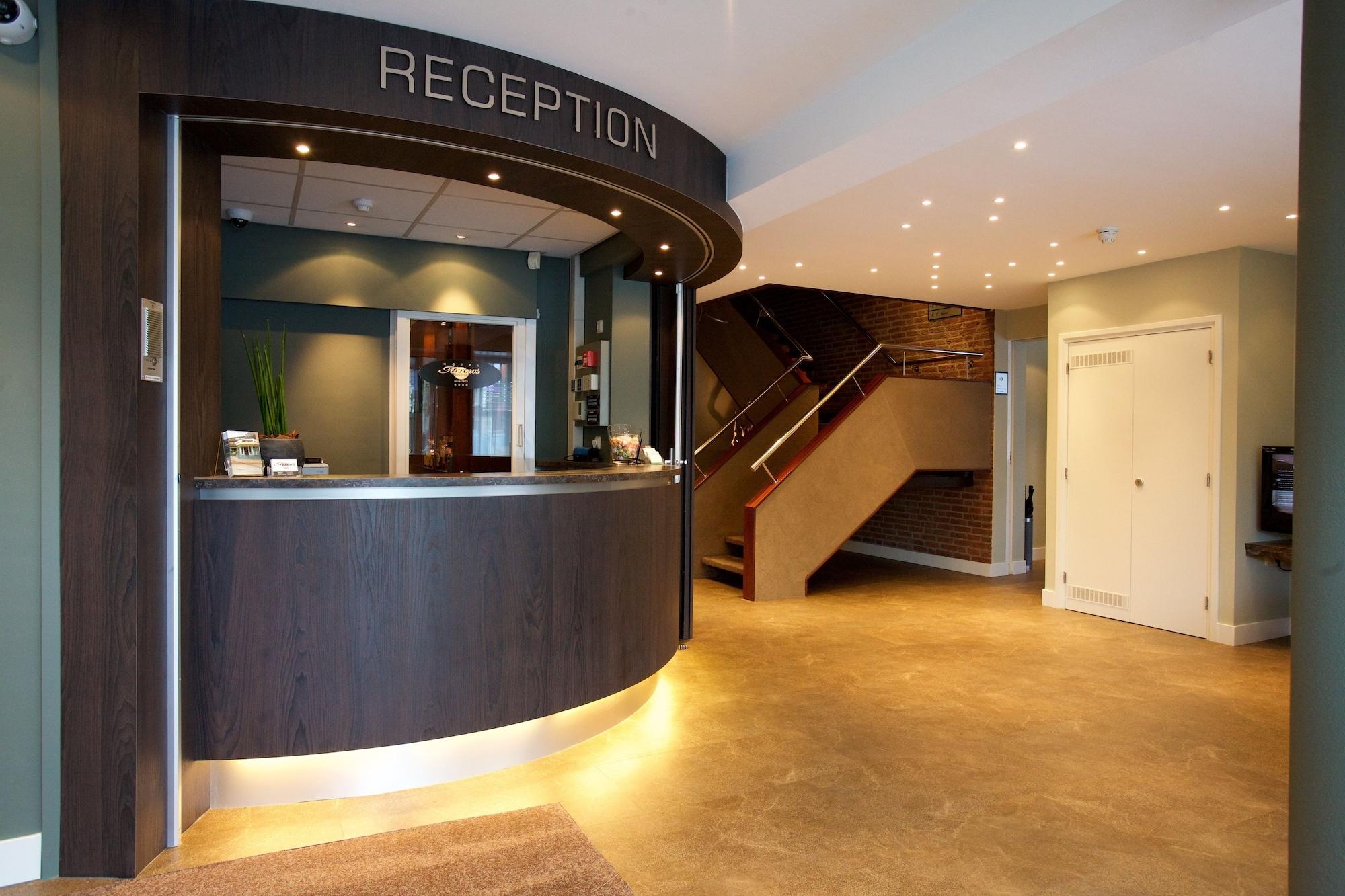 Vista Lobby Hotel Arrows