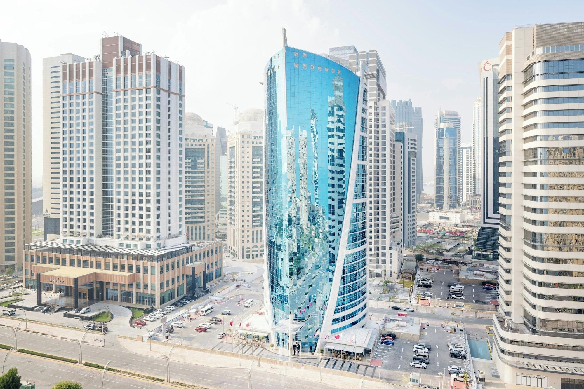 Vista Exterior Qabila Westbay Hotel by Marriott