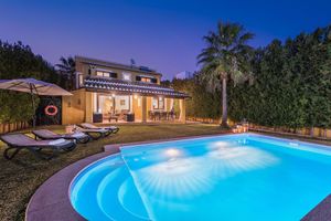 Alquiler Vacacional - Nice villa with pool, air conditioning and WIFI. Quiet and close to the sea