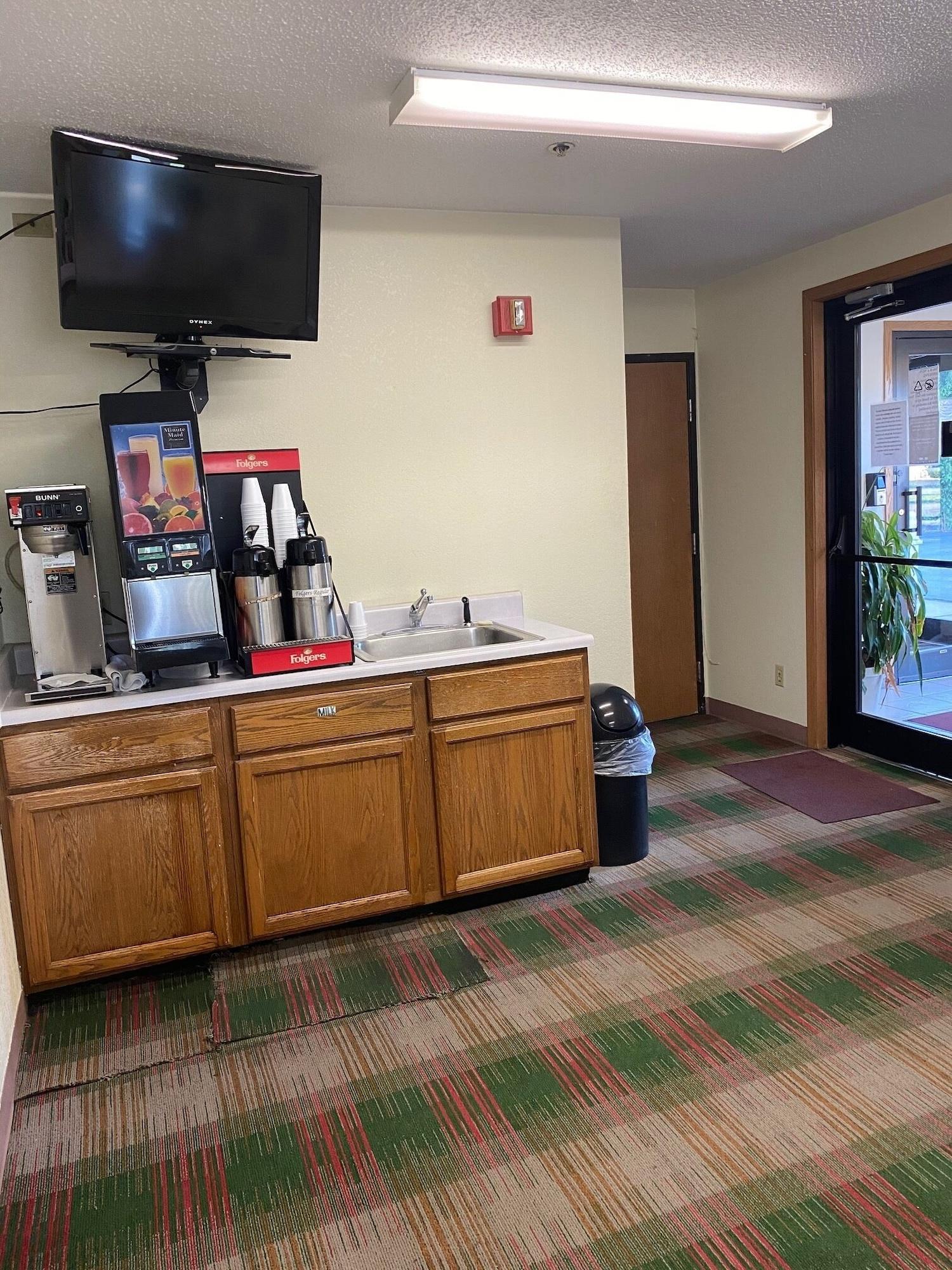 Vista Lobby Americas Best Value Inn Champaign