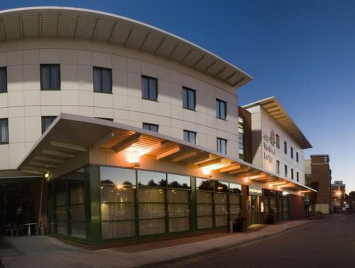 Vista Exterior Hilton Garden Inn Manchester Emirates Old Trafford