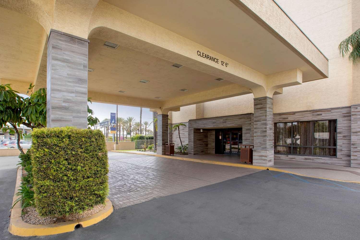 Exterior View Comfort Inn and Suites Anaheim