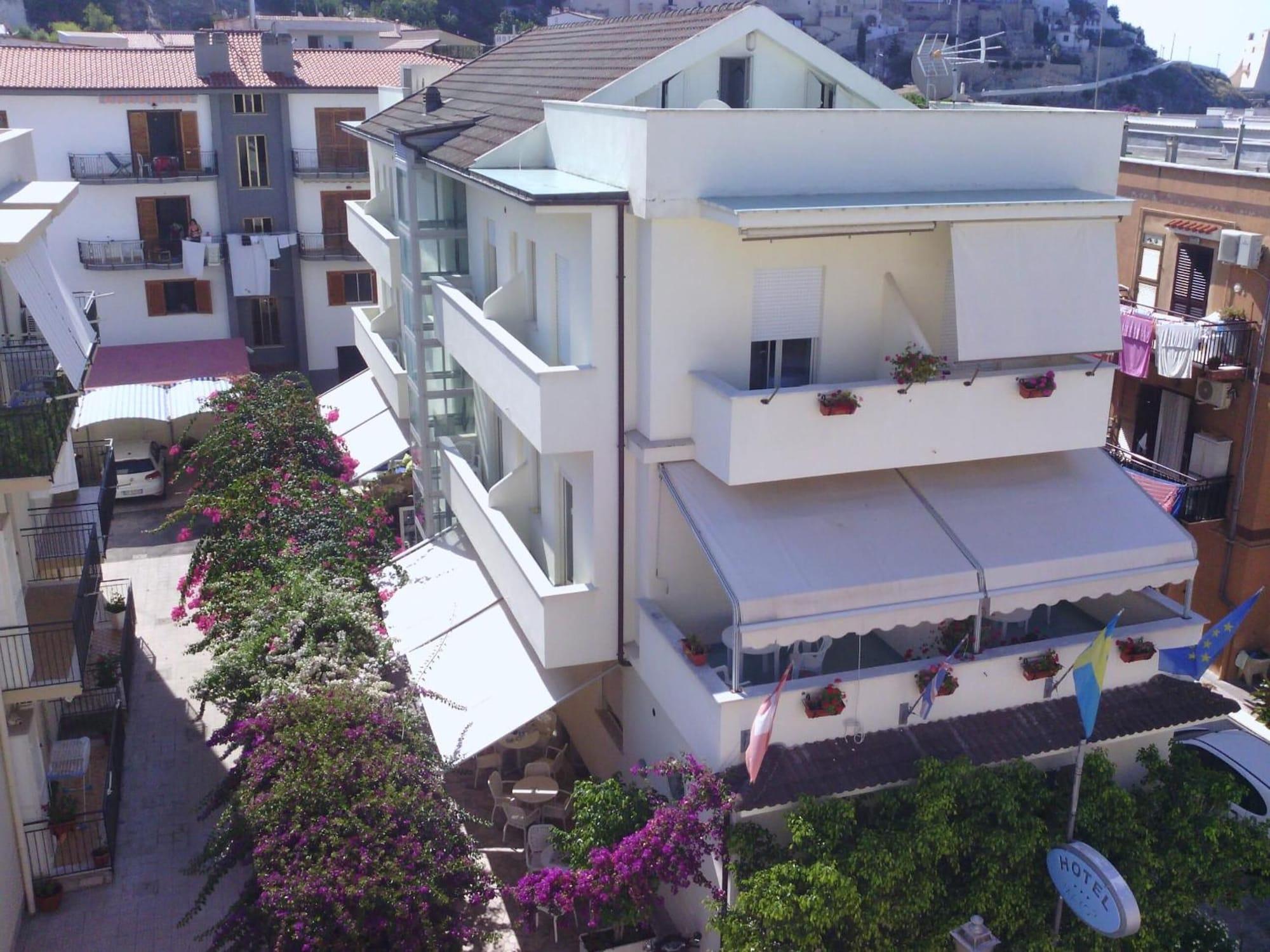 Vista Exterior Hotel Mayor