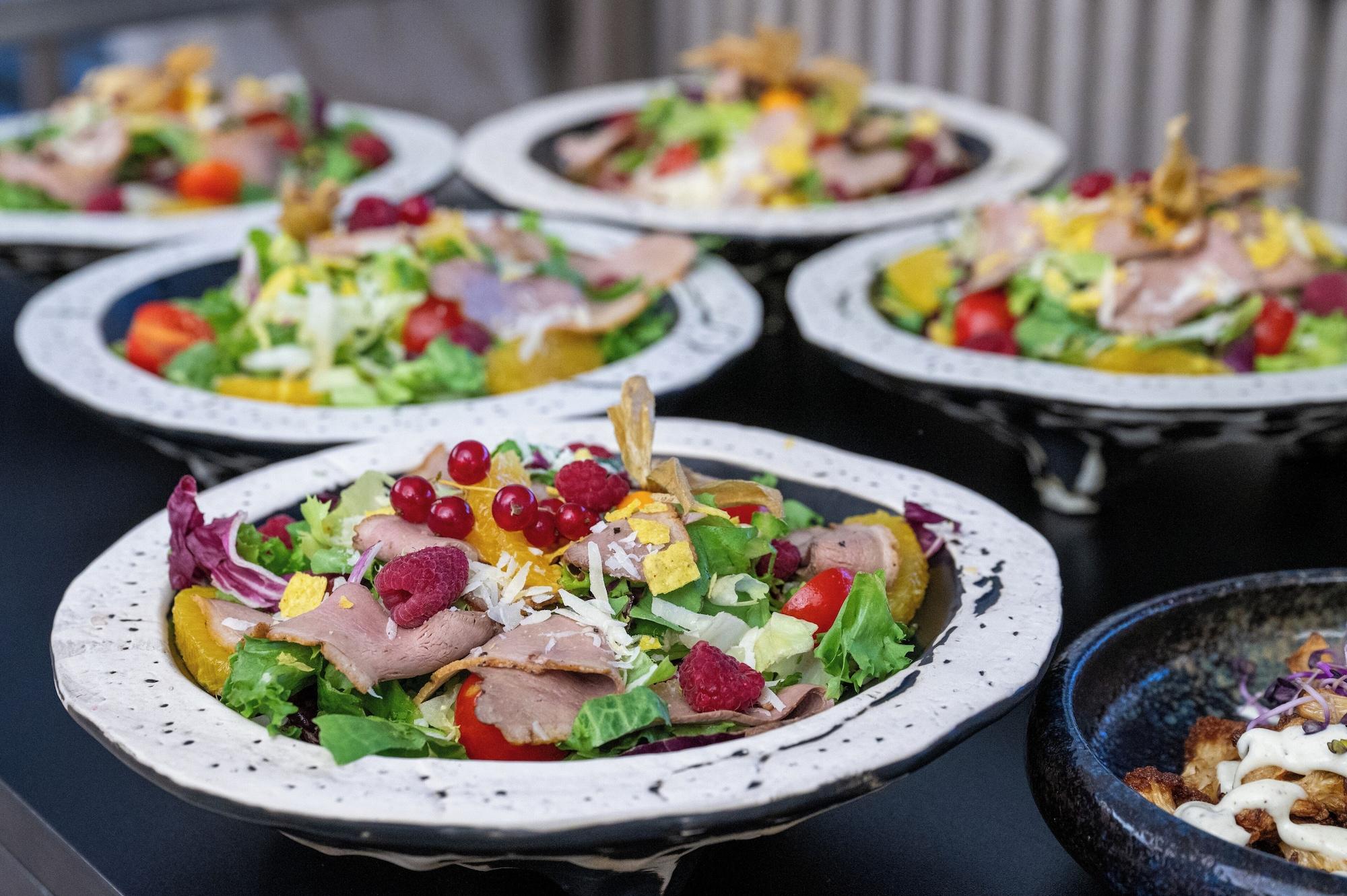 Restaurant Crowne Plaza Constanta Mamaia Beach by IHG