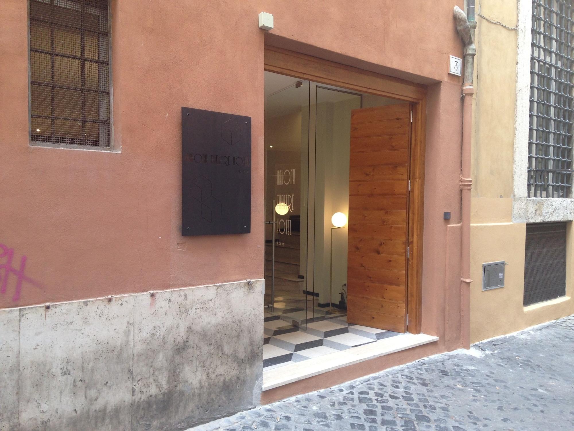 Vista Exterior Adrianus Hotel