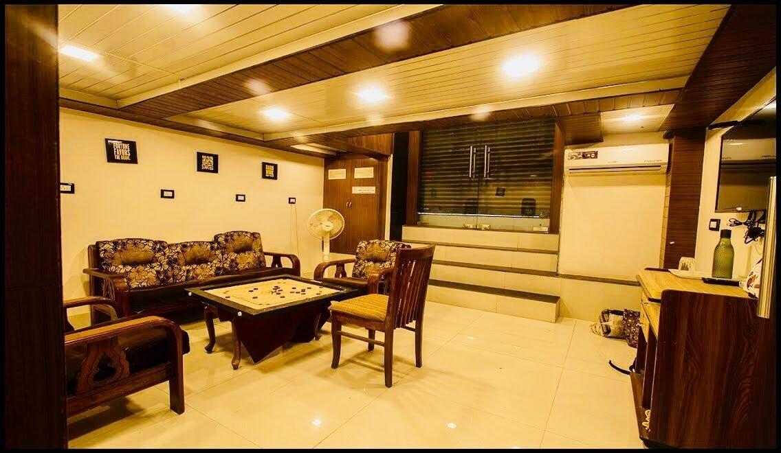 Sala de Reuniones Qubestay Airport Capsule Hotel & Hostel