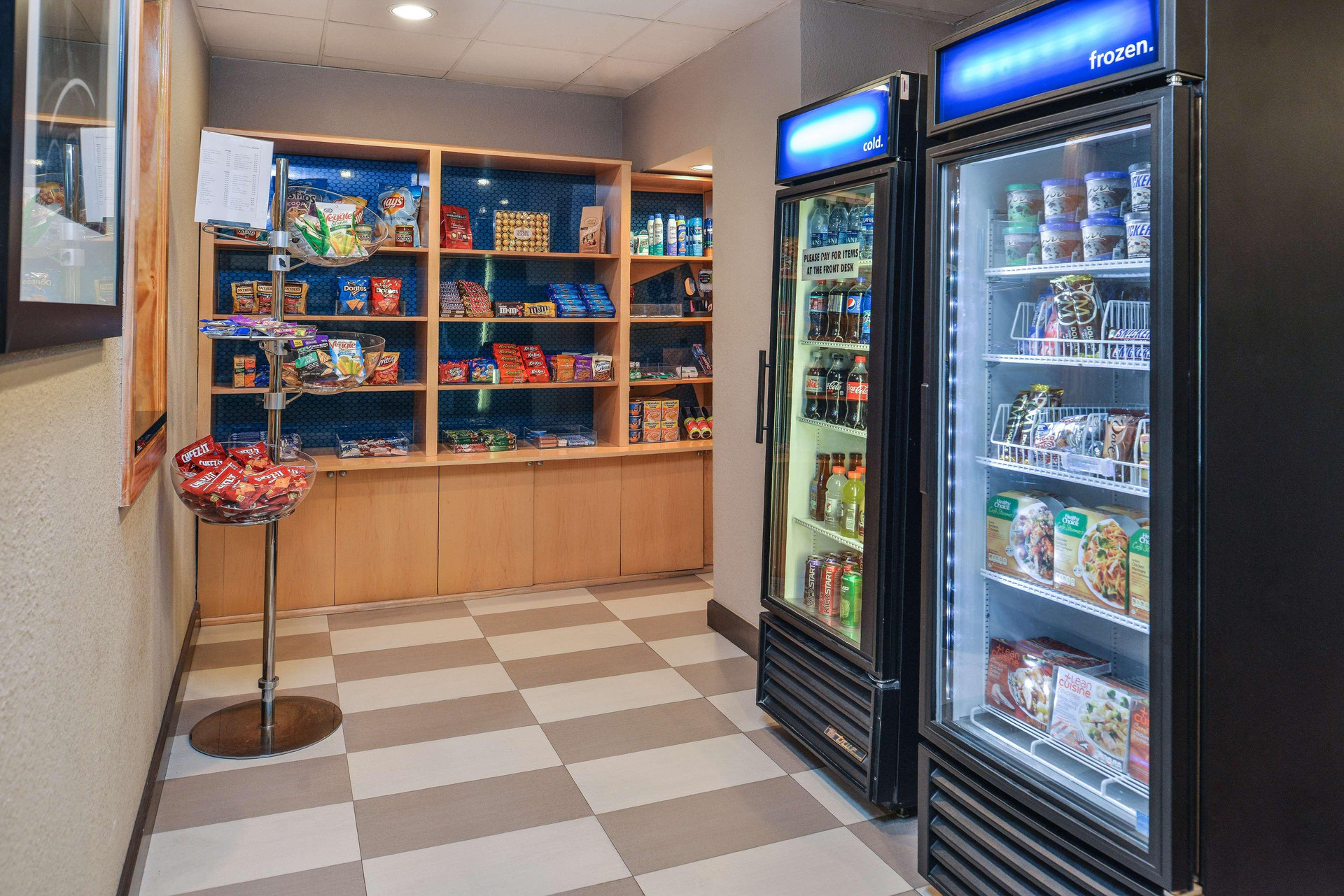 Vista Lobby Hampton Inn closest to Universal Orlando