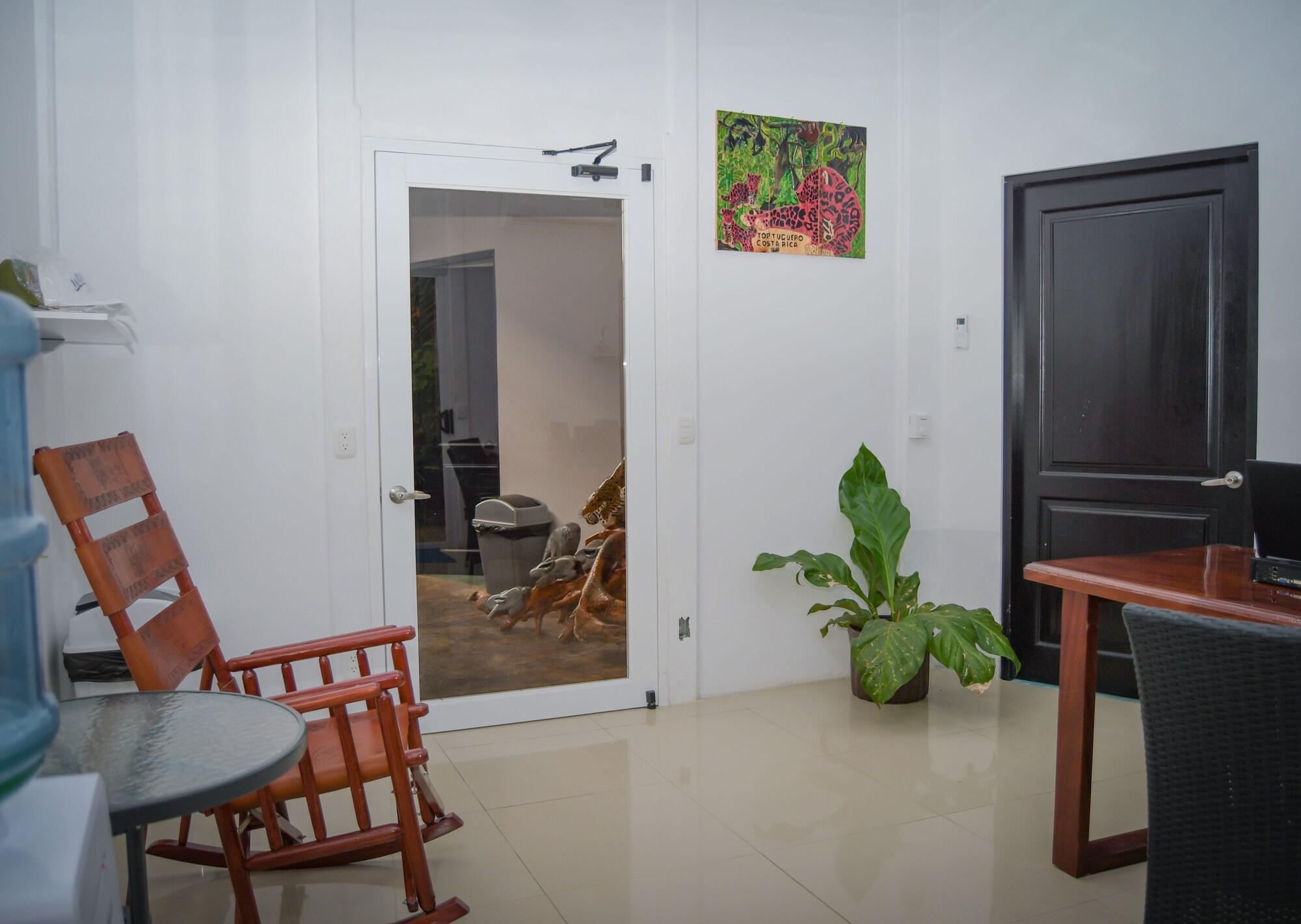 Vista Lobby Hotel Serendipity tortuguero