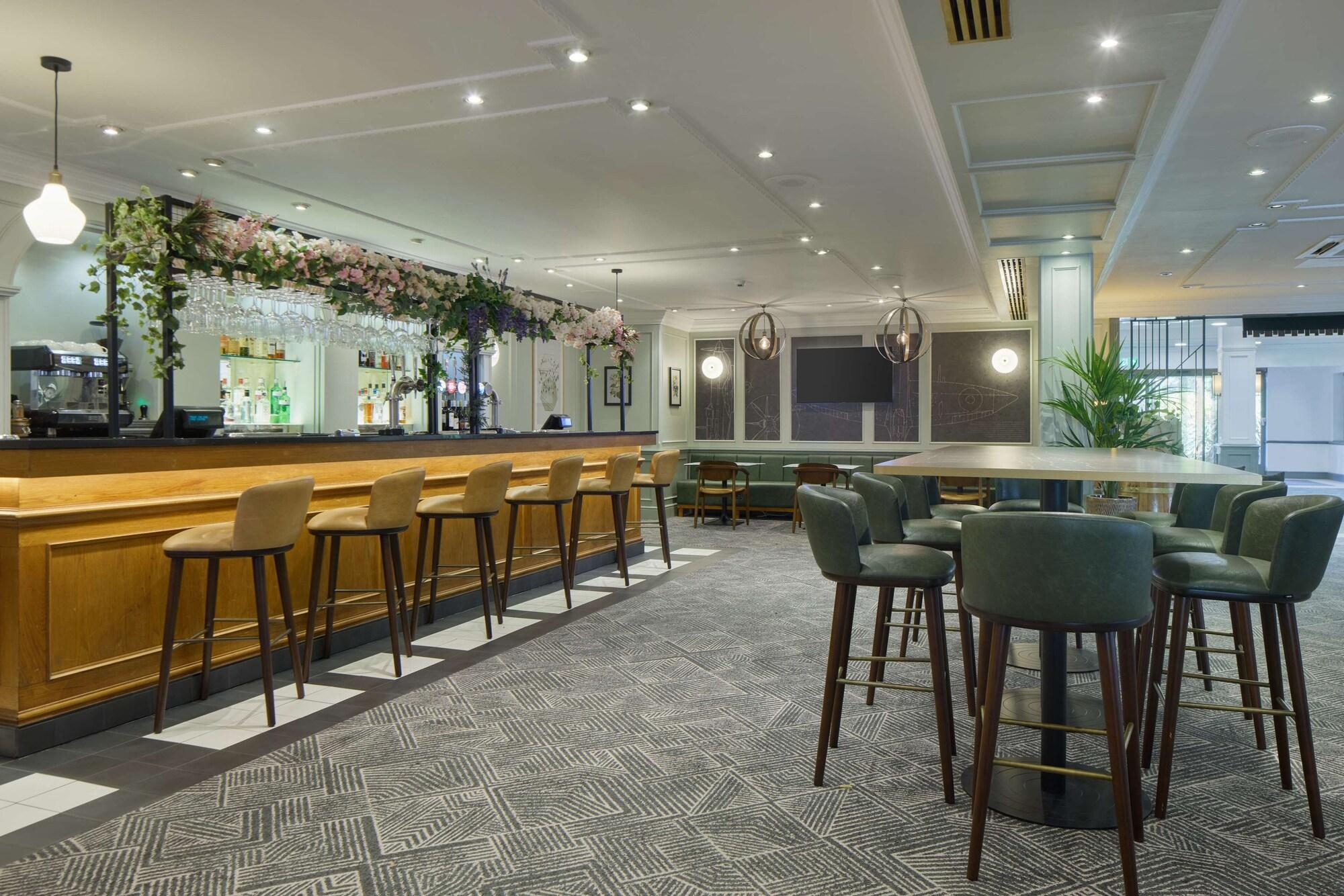 Bar/Salón DoubleTree by Hilton Southampton