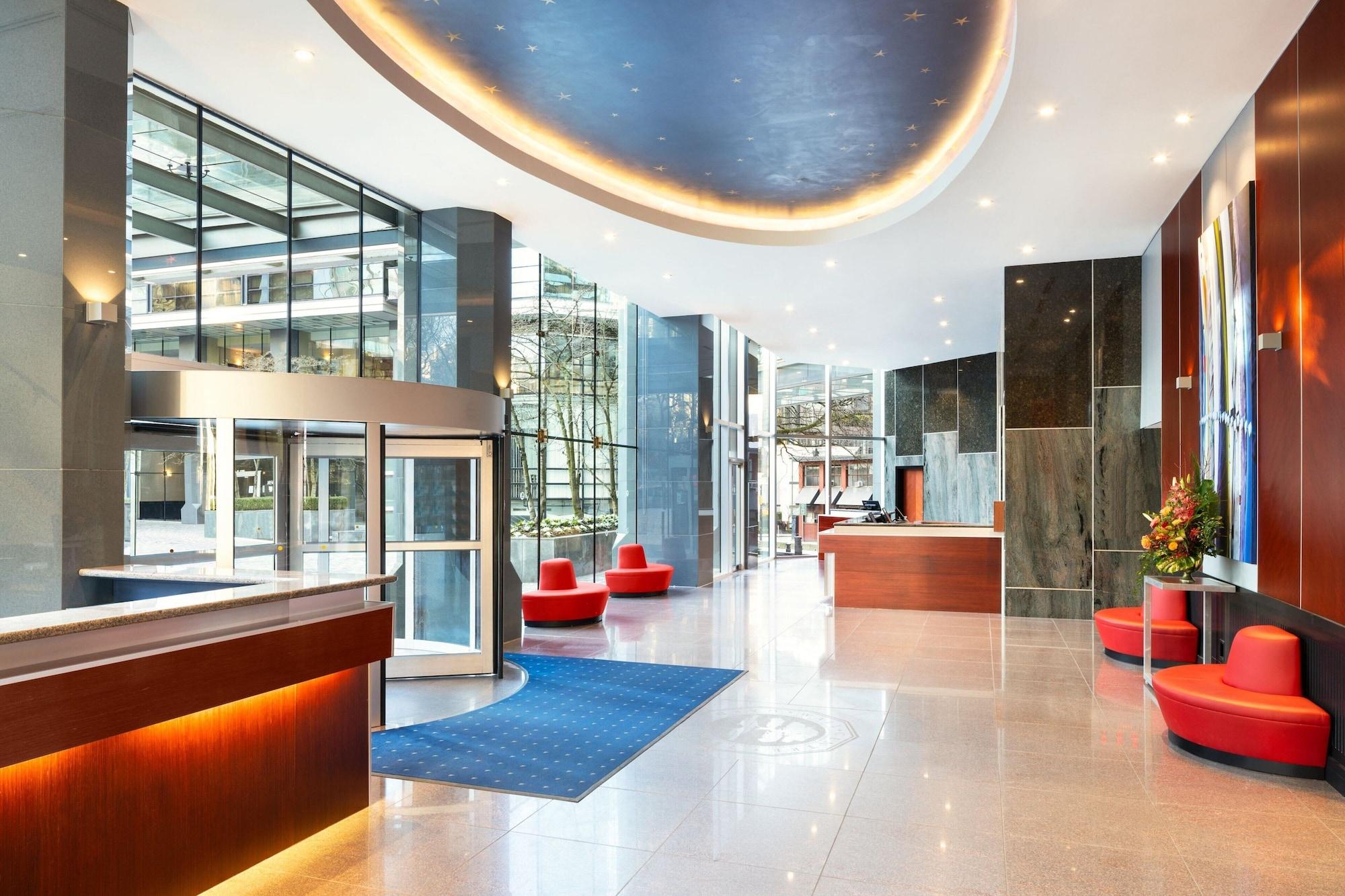 Vista Lobby Sheraton Vancouver Wall Centre