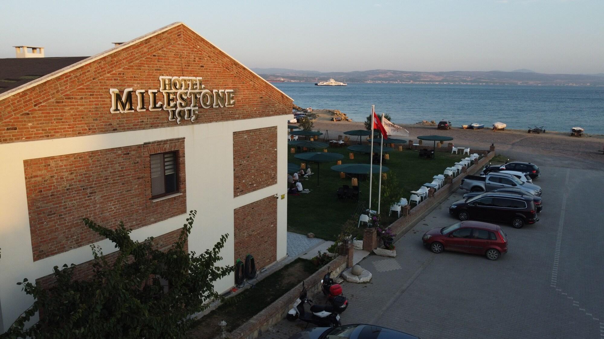 Varios Hotel Milestone1915