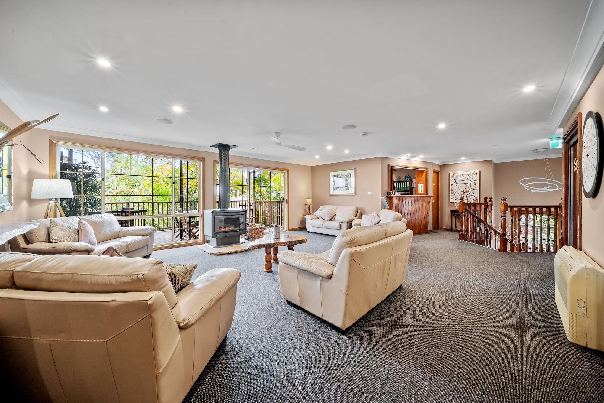 Vista Lobby Oasis Inn Ulladulla - Guest 18 Years and Older