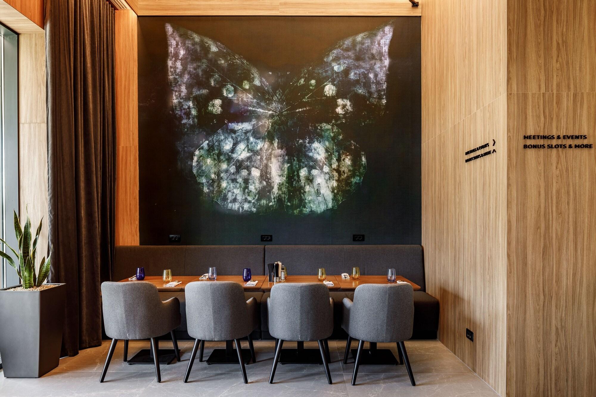 Restaurant Qosmo Brasov Hotel